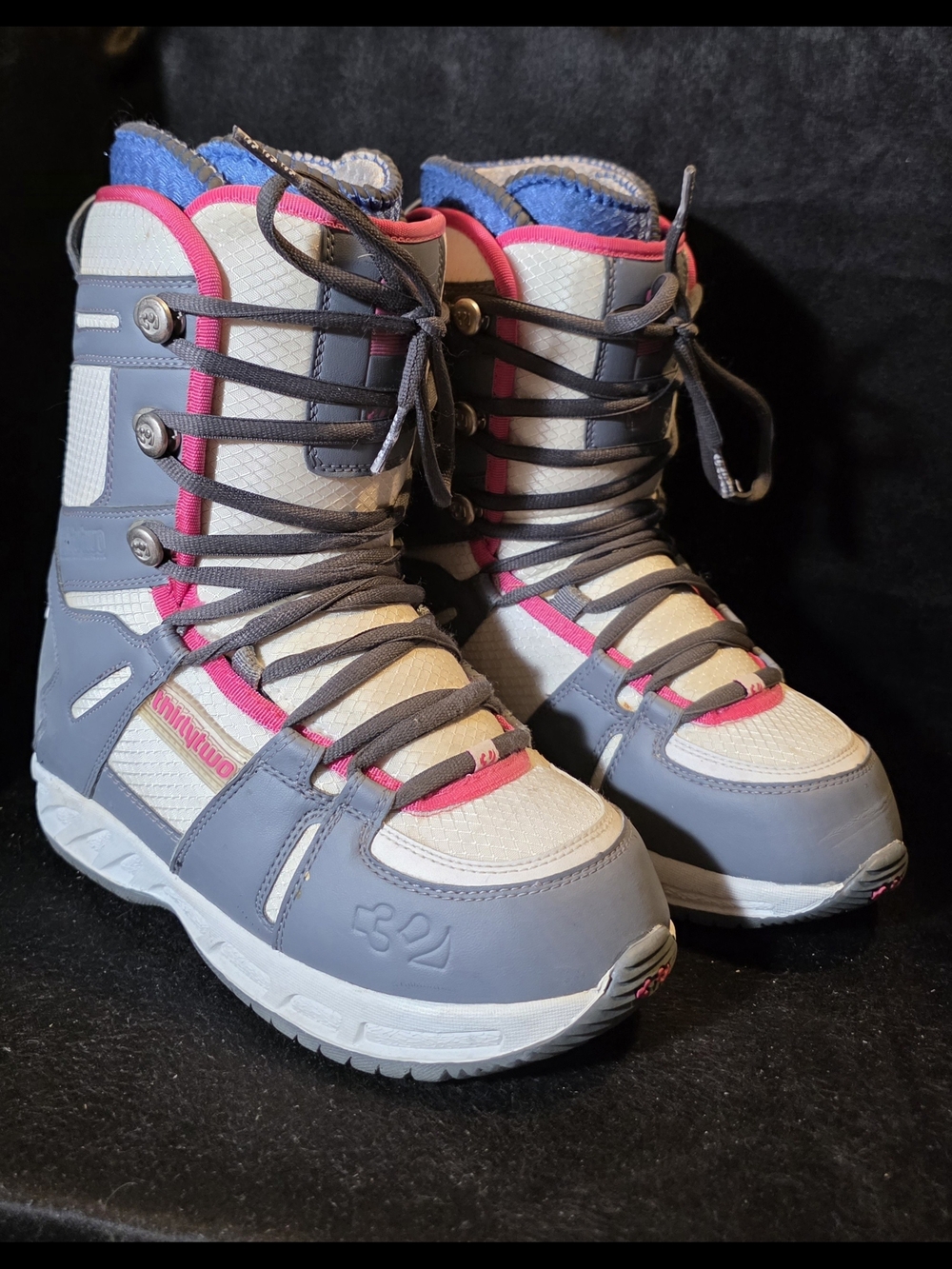 32 Womens Grey & Pink Snowboard Boots Size 8.5